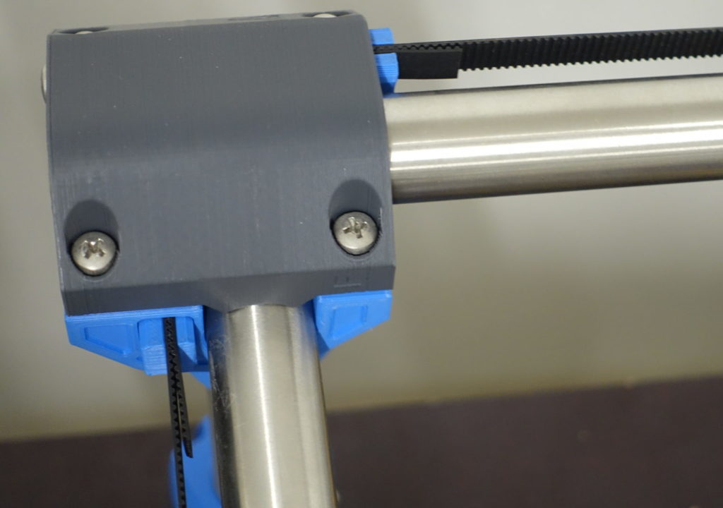 Fertig montierte Riemen. Der Riemen wird so montiert, dass er im 3D-Druckteil näher am Rohr sitzt.